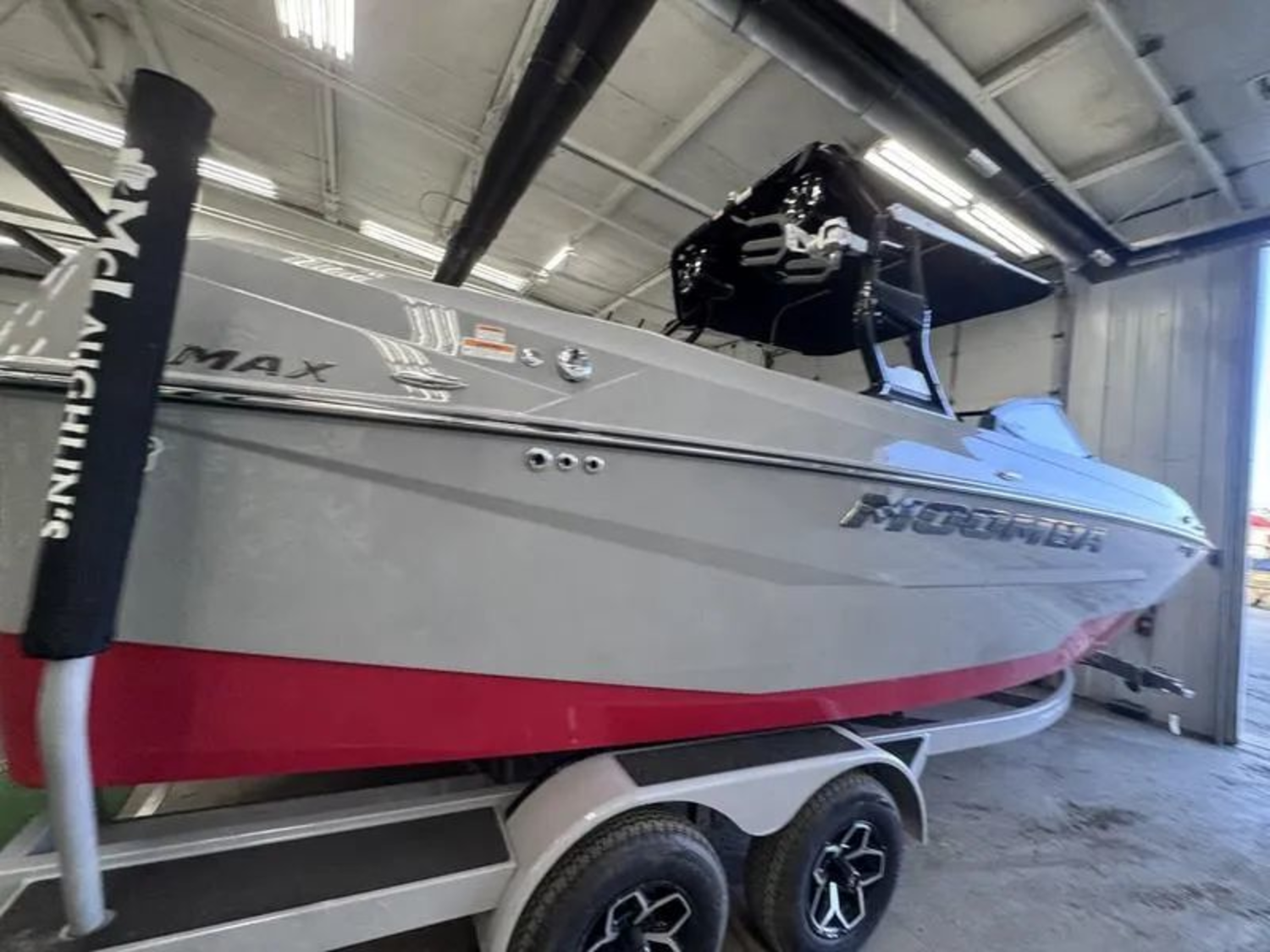 2025 MOOMBA MAX DEMO