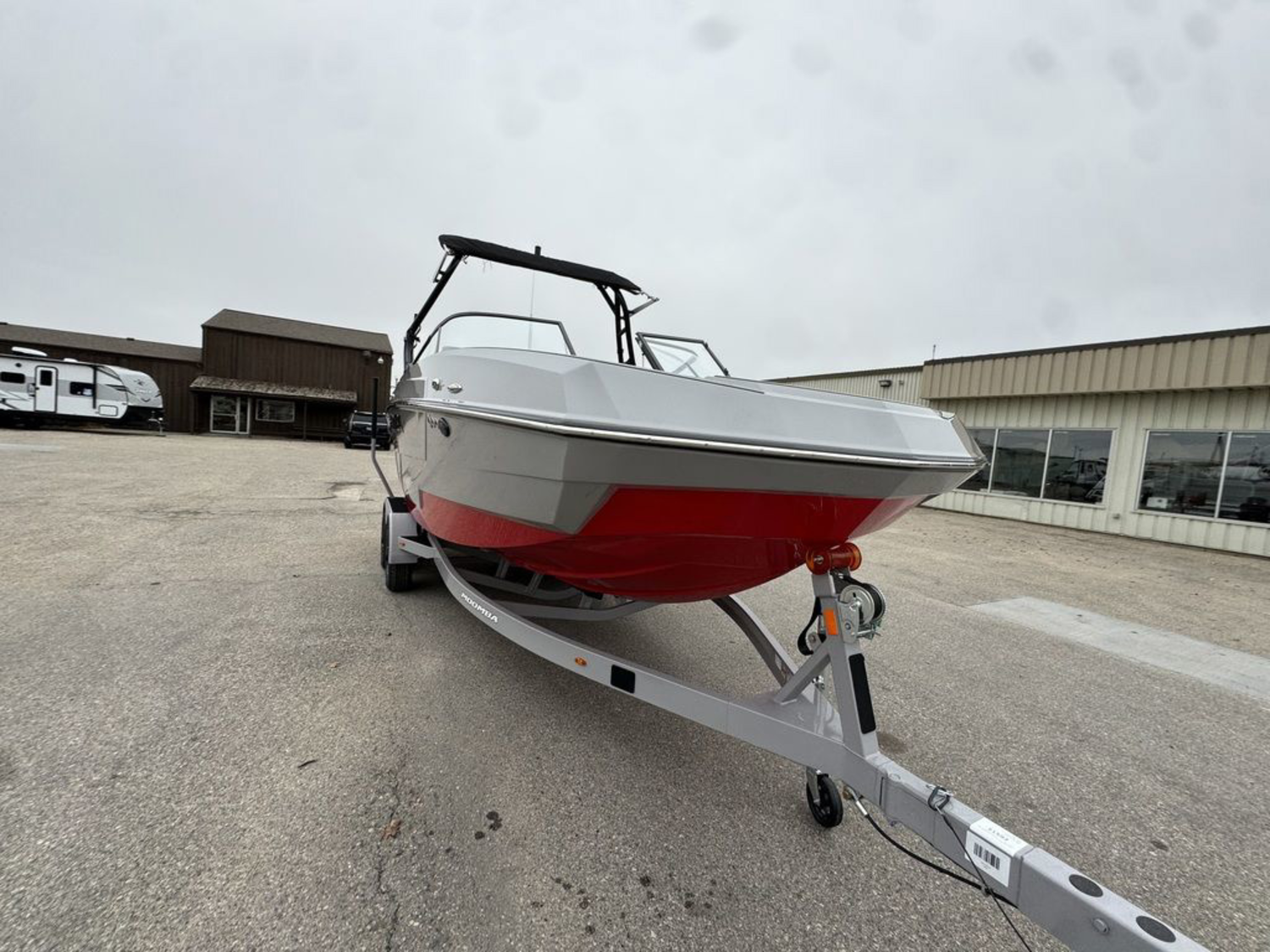 2025 MOOMBA MAX DEMO