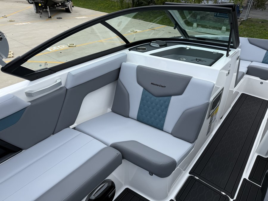 2026-mastercraft-xt22-108345-image18