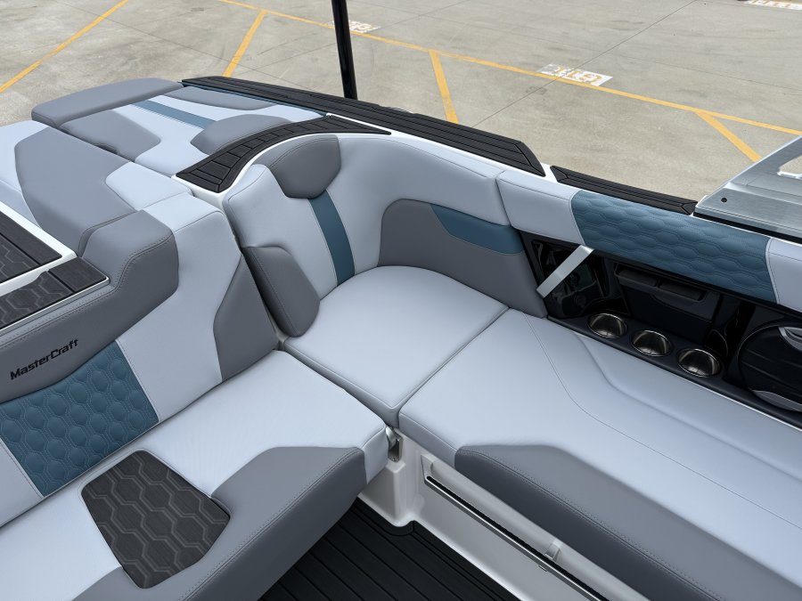 2026-mastercraft-xt22-108345-image20