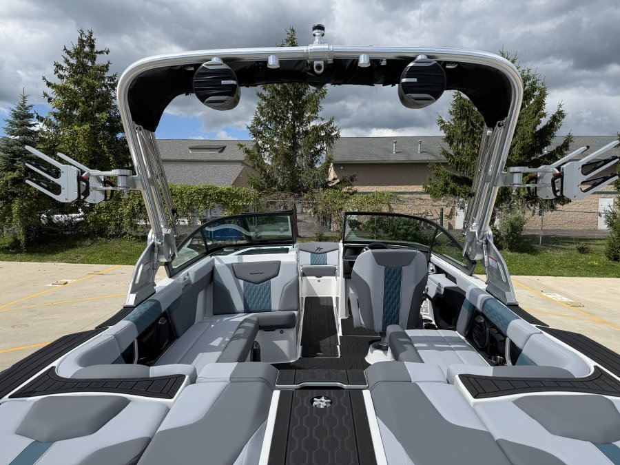2026-mastercraft-xt22-108345-image9
