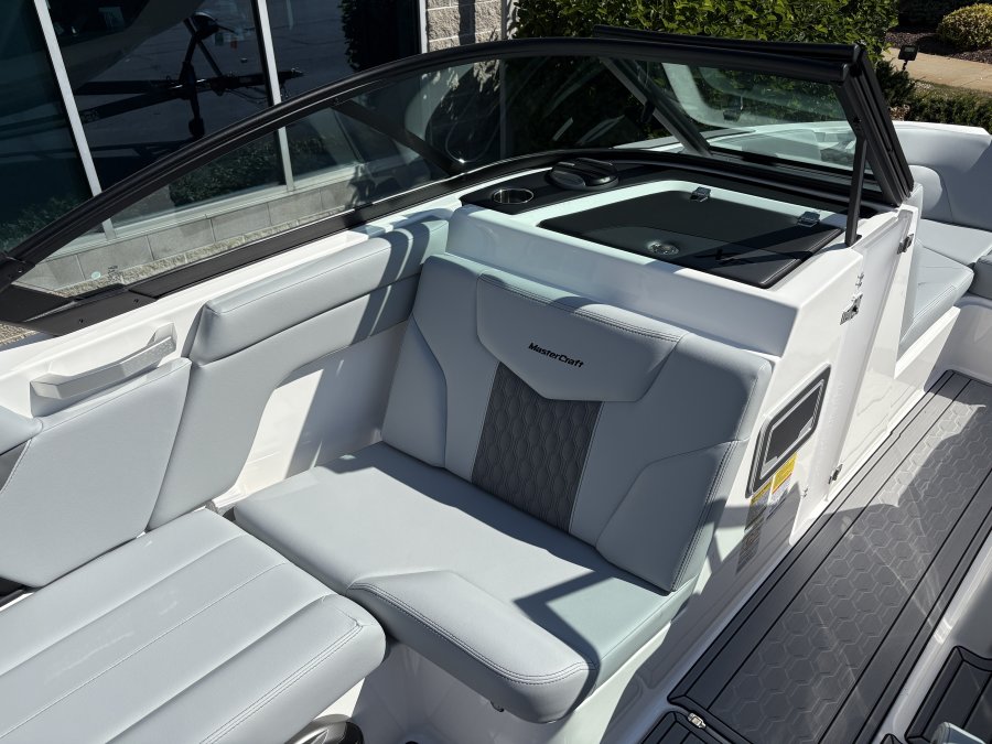 2026-mastercraft-xt22-108830-image14