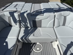 2026-mastercraft-xt22-108830-image16