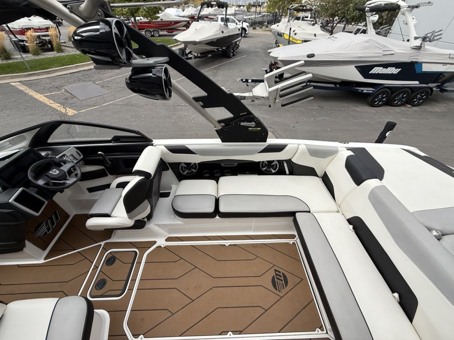 2020 Malibu Boats 23 LSV