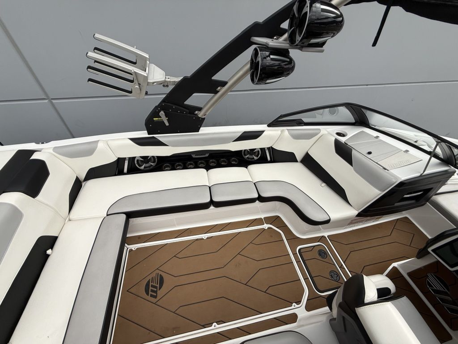 2020 Malibu Boats 23 LSV