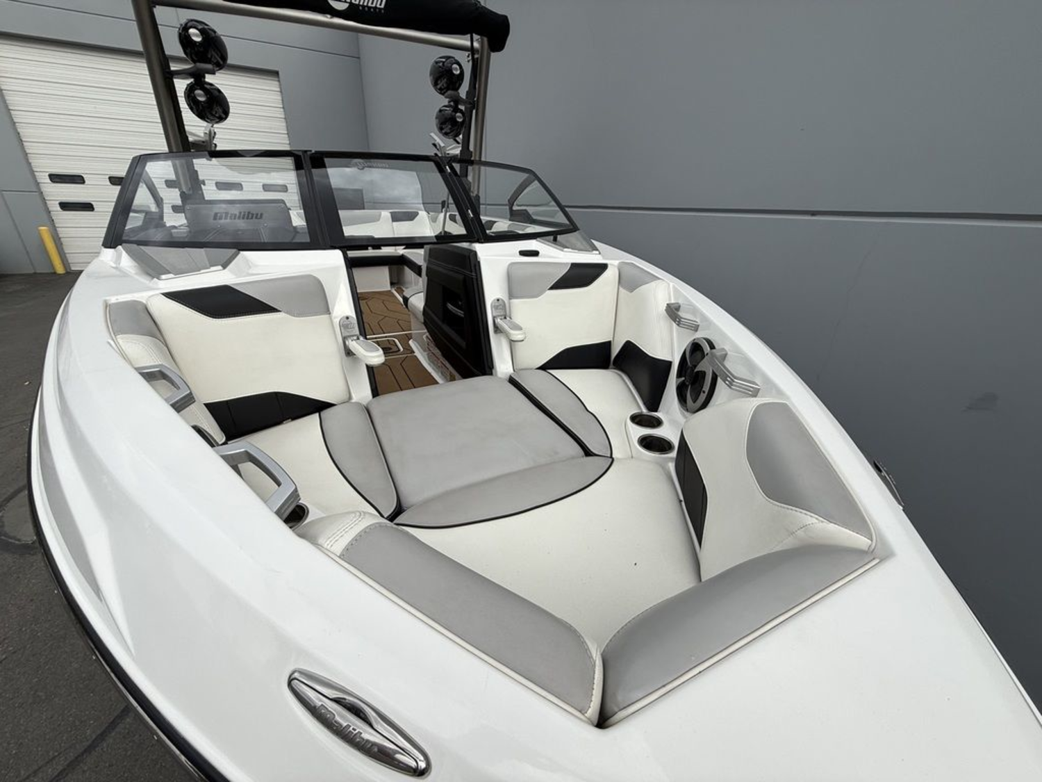 2020 Malibu Boats 23 LSV