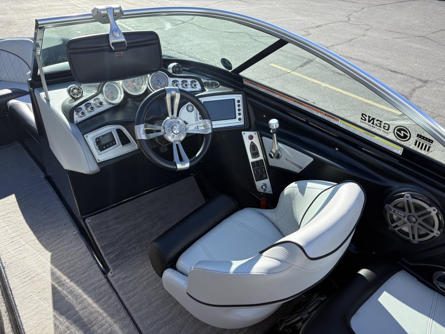 2015-mastercraft-x30-108949-image11