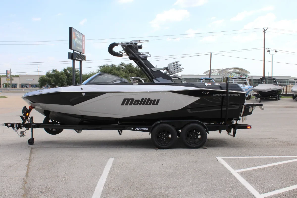 2026 Malibu 23 LSV