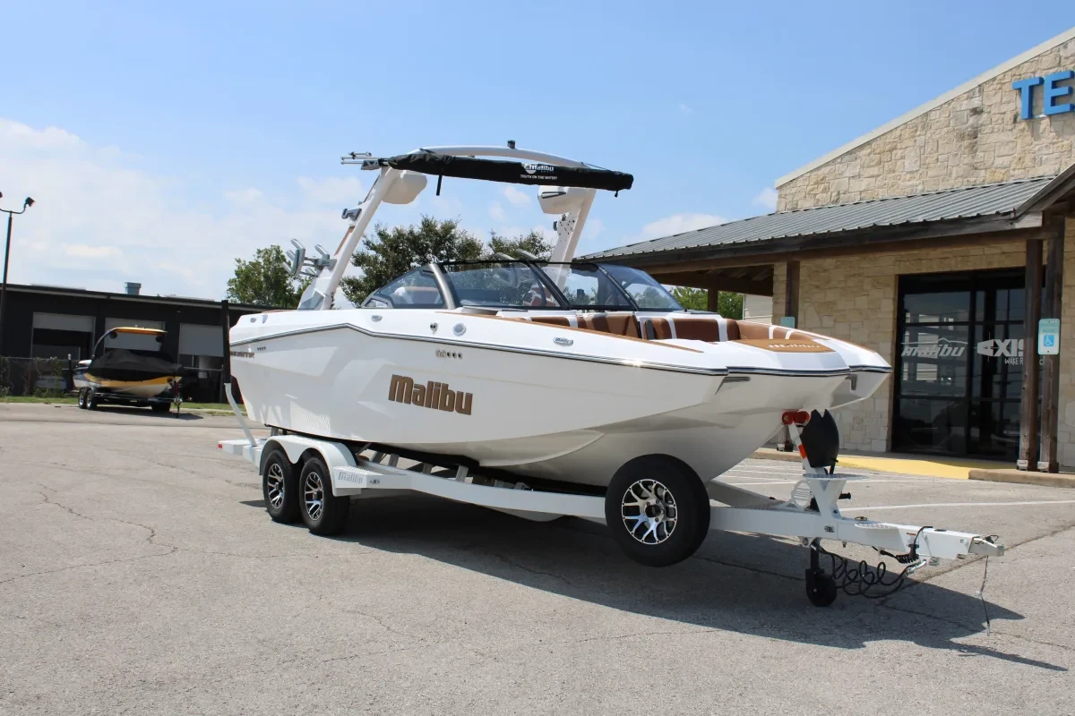 2026 Malibu 23 MXZ