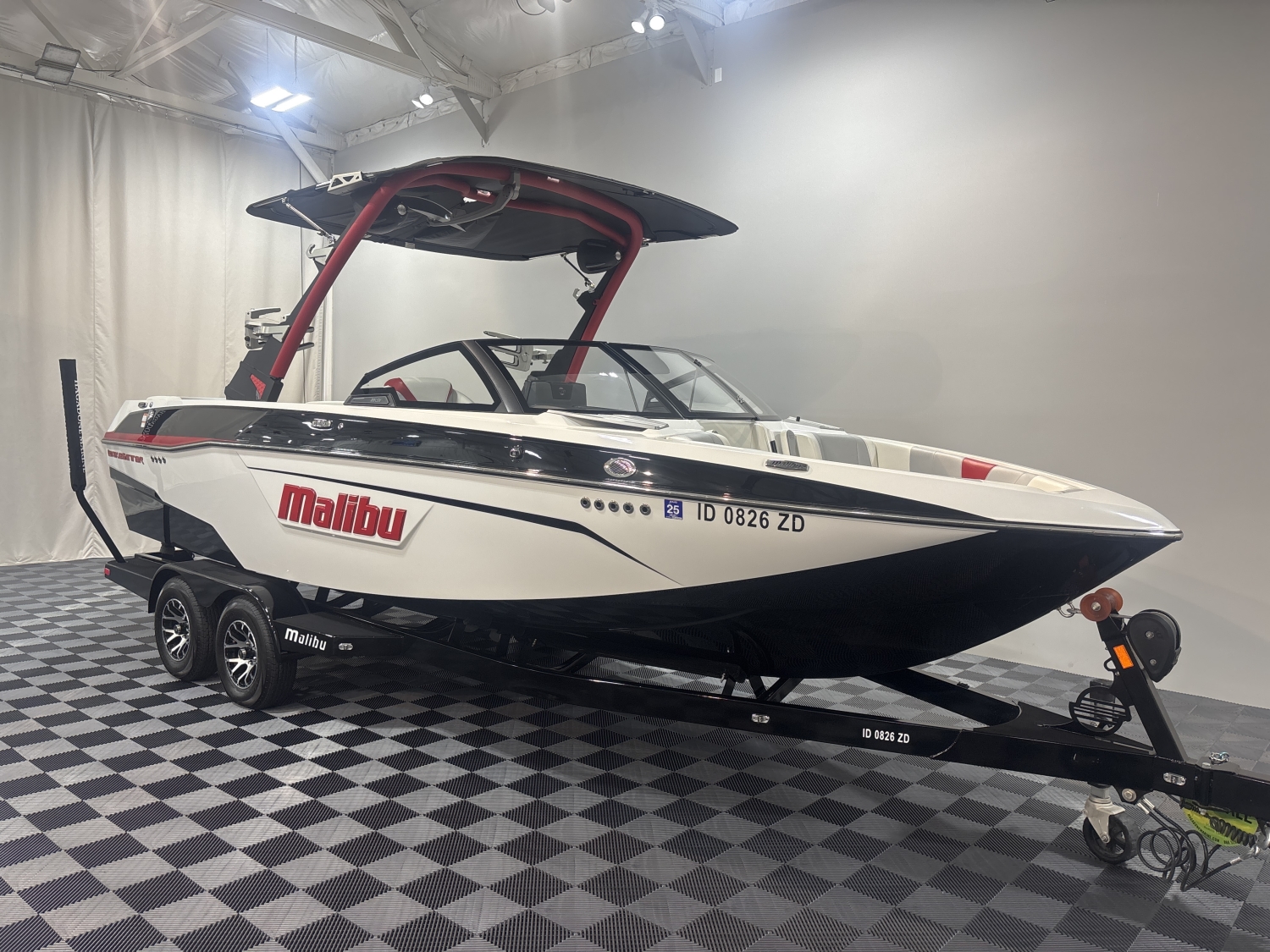 2023 Malibu 23 LSV