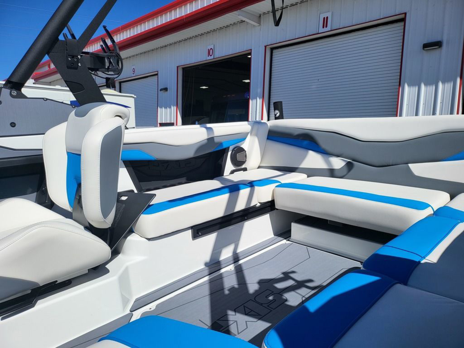 2025 Axis Wake Research T220