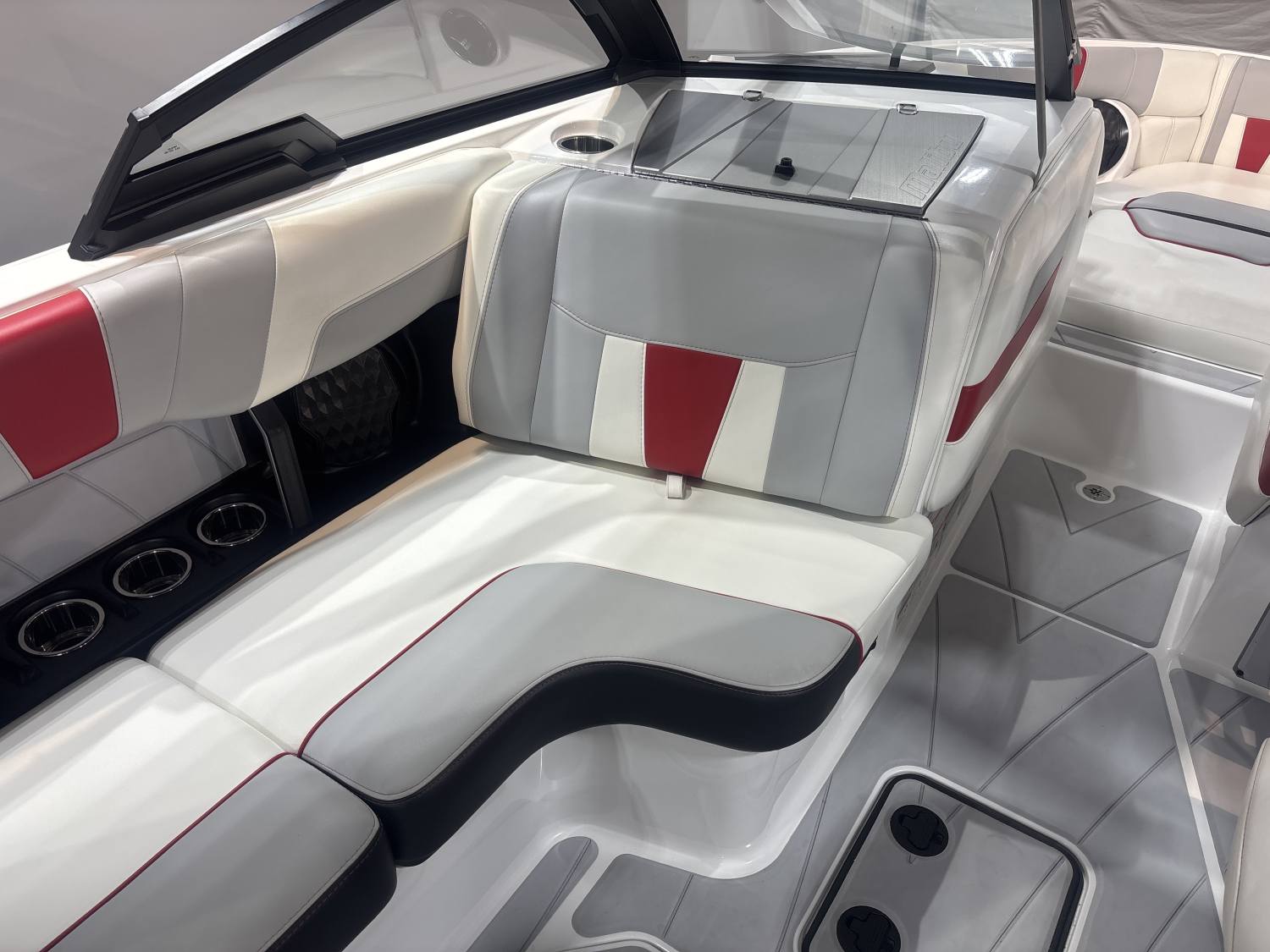 2023 Malibu 23 LSV