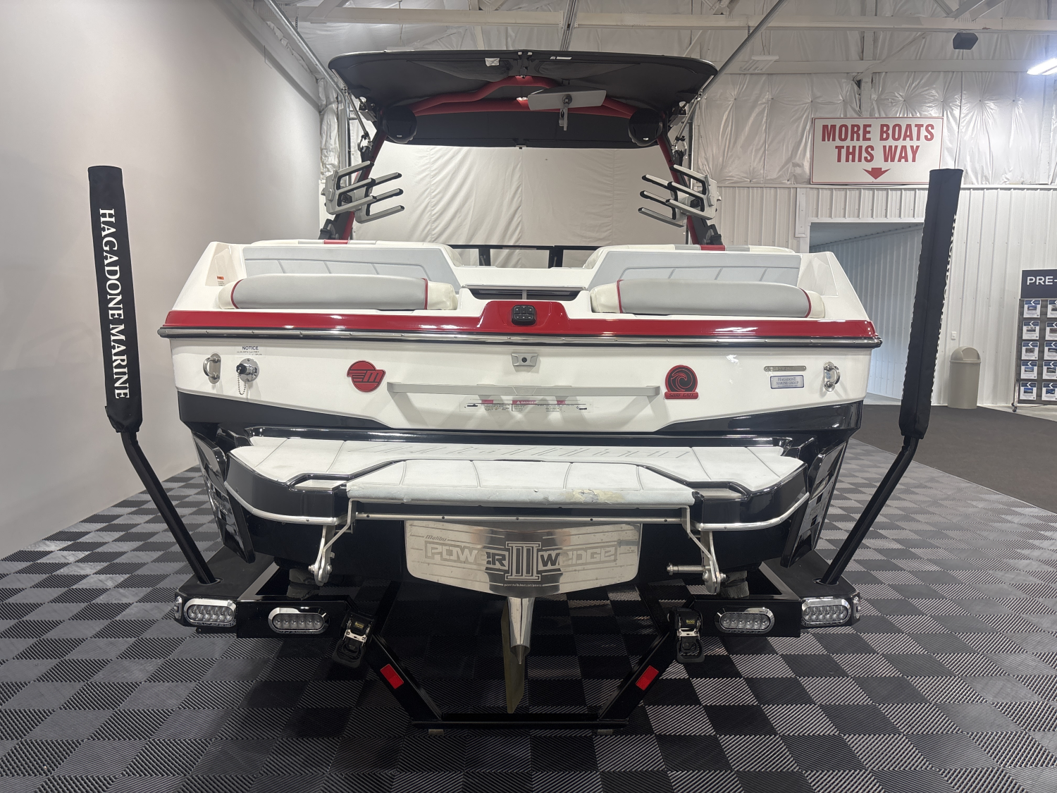 2023 Malibu 23 LSV