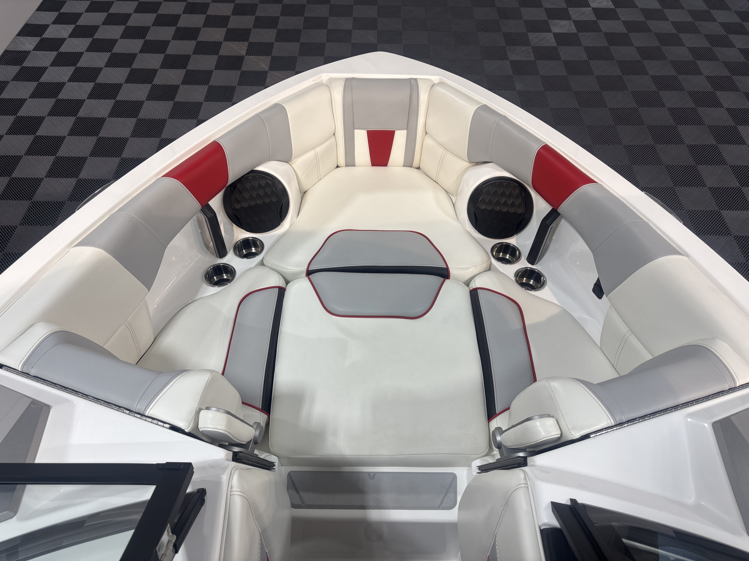 2023 Malibu 23 LSV