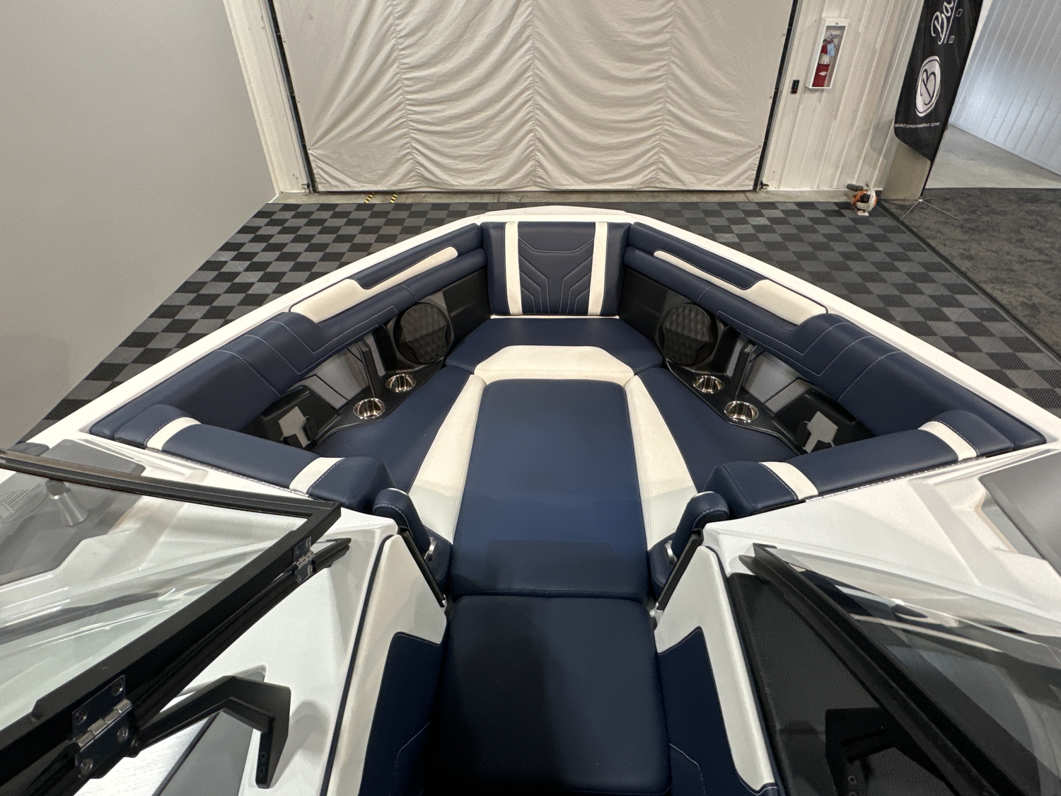 2025 Malibu 25 LSV