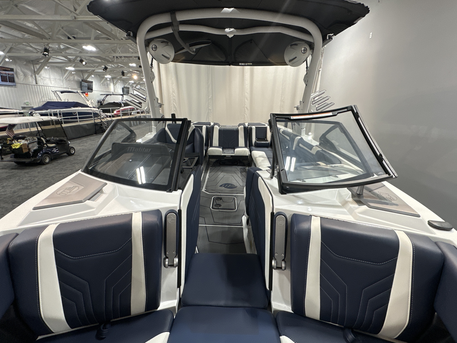 2025 Malibu 25 LSV