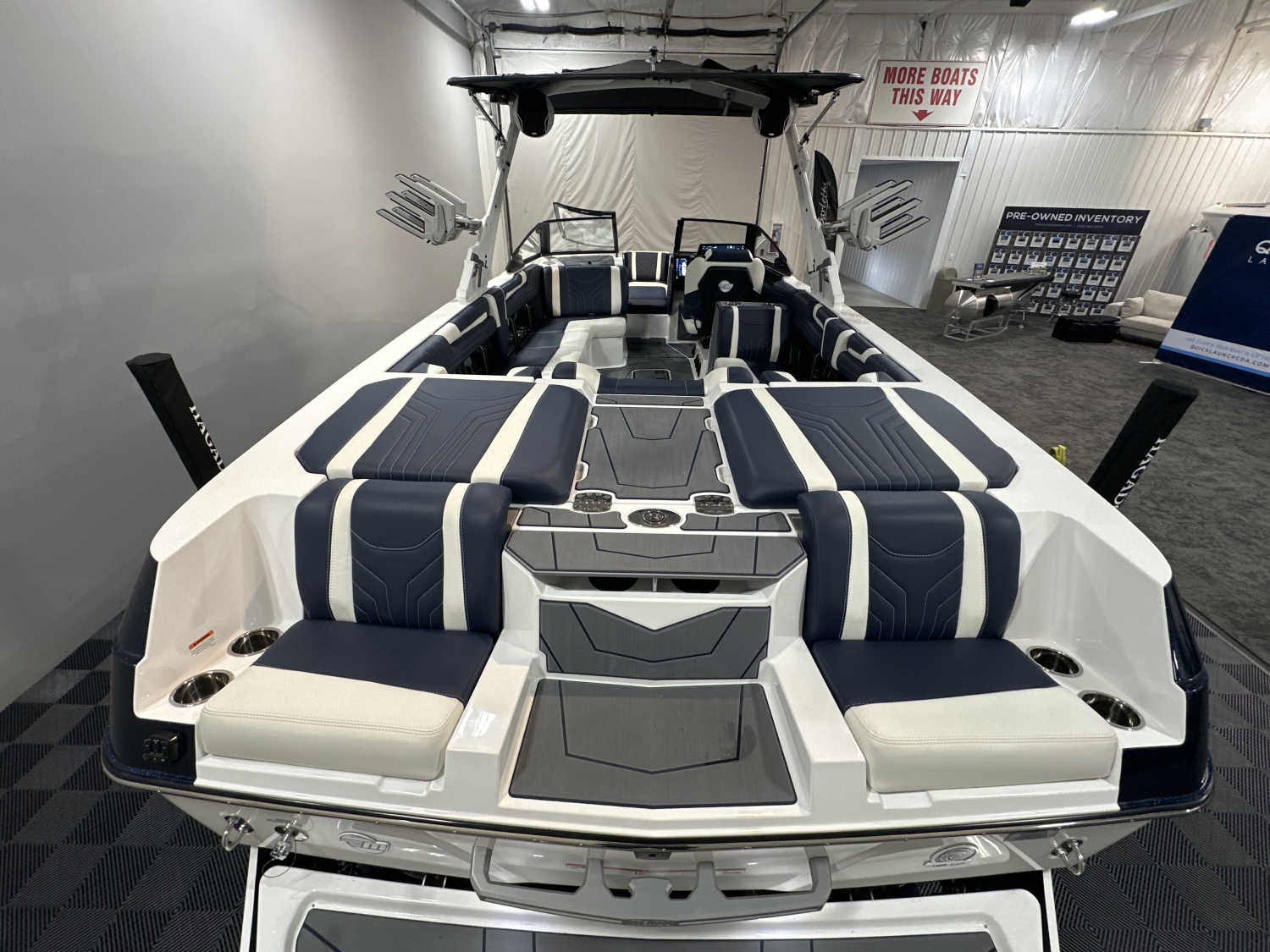 2025 Malibu 25 LSV
