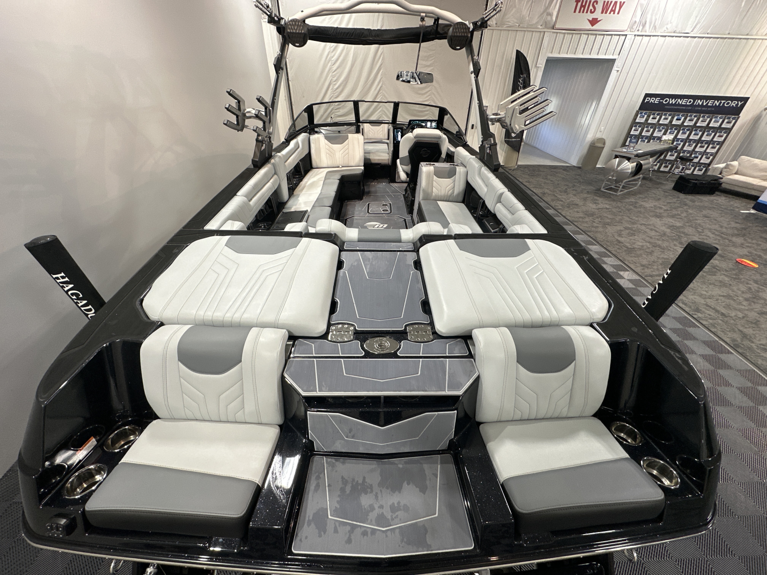 2025 Malibu 25 LSV
