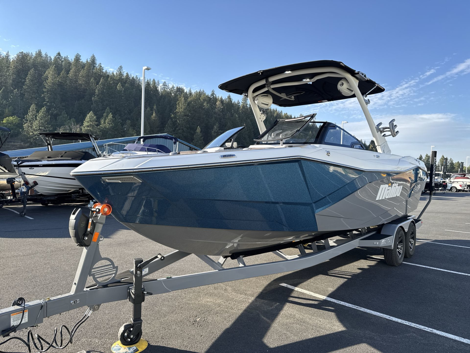 2025 Malibu 26 LSV
