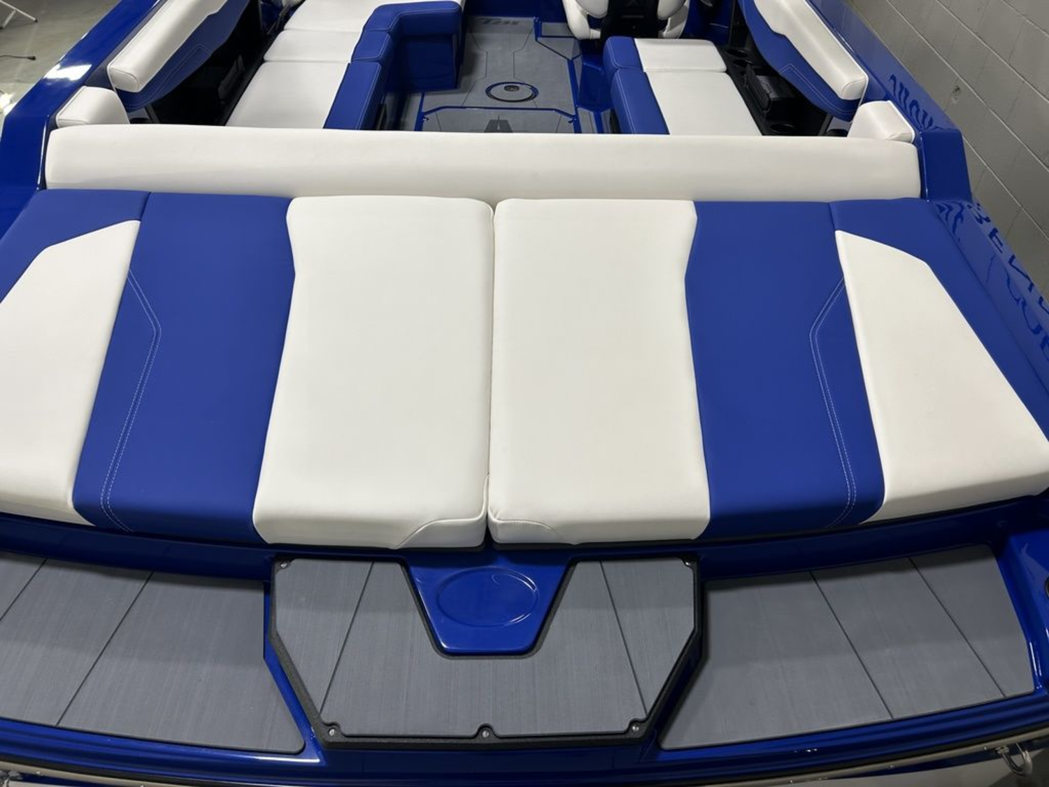 2024 Axis Wake Research T235