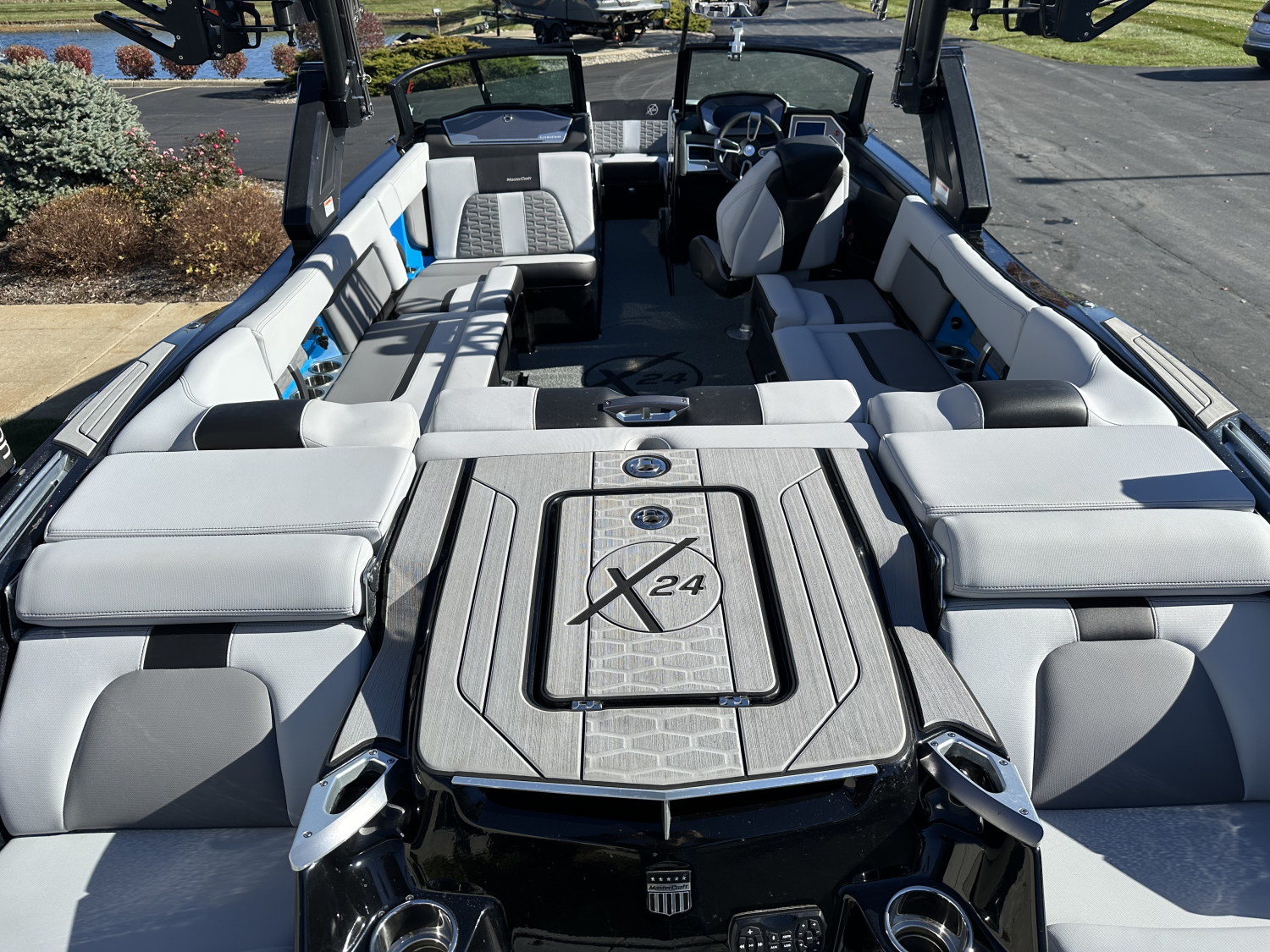2022 MasterCraft X24