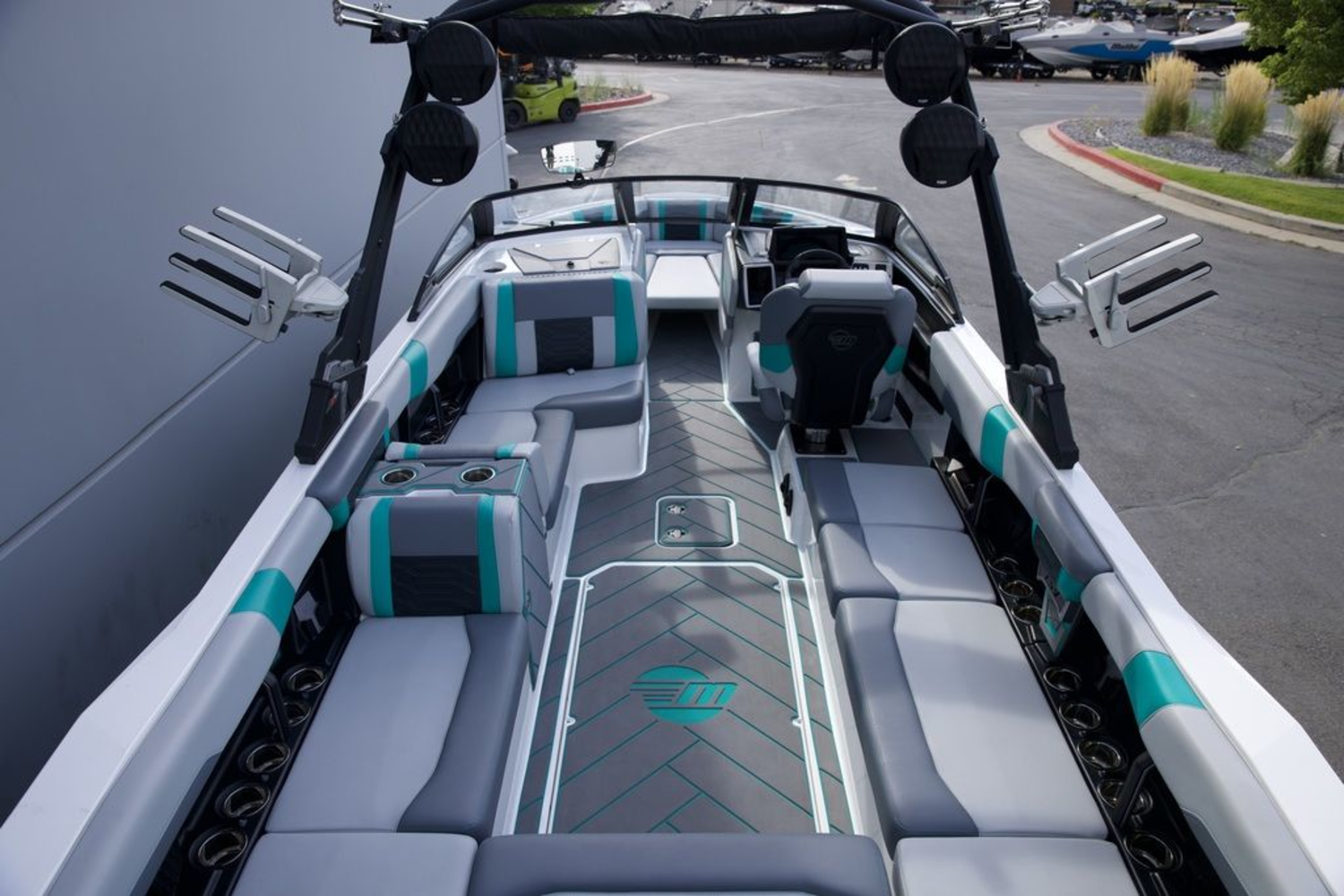 2023 Malibu Boats 26 LSV