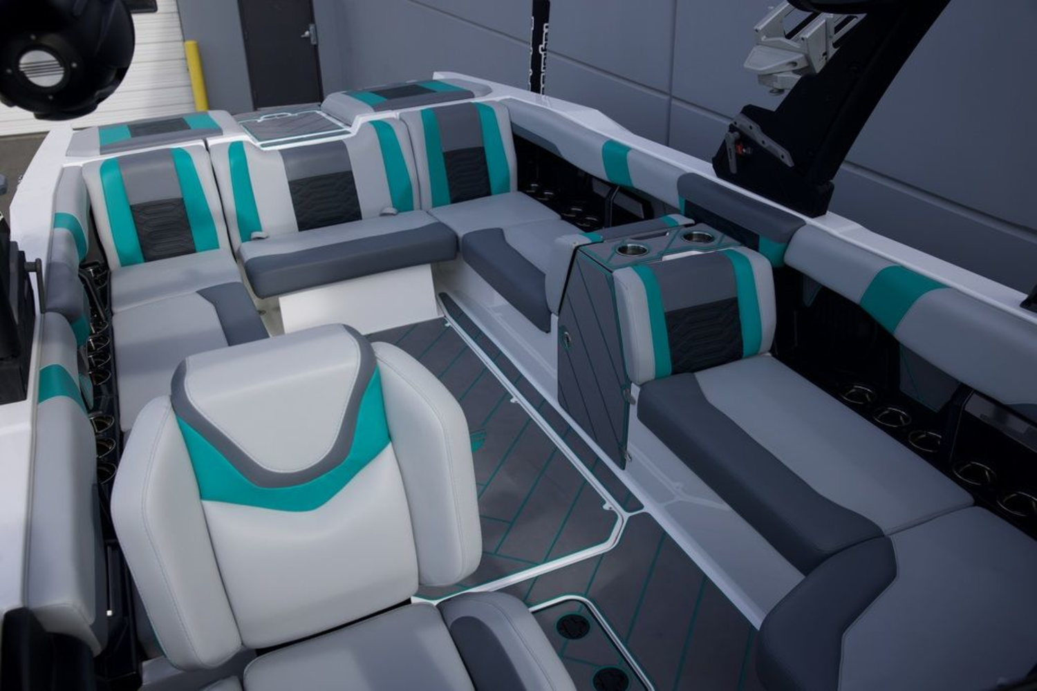 2023 Malibu Boats 26 LSV