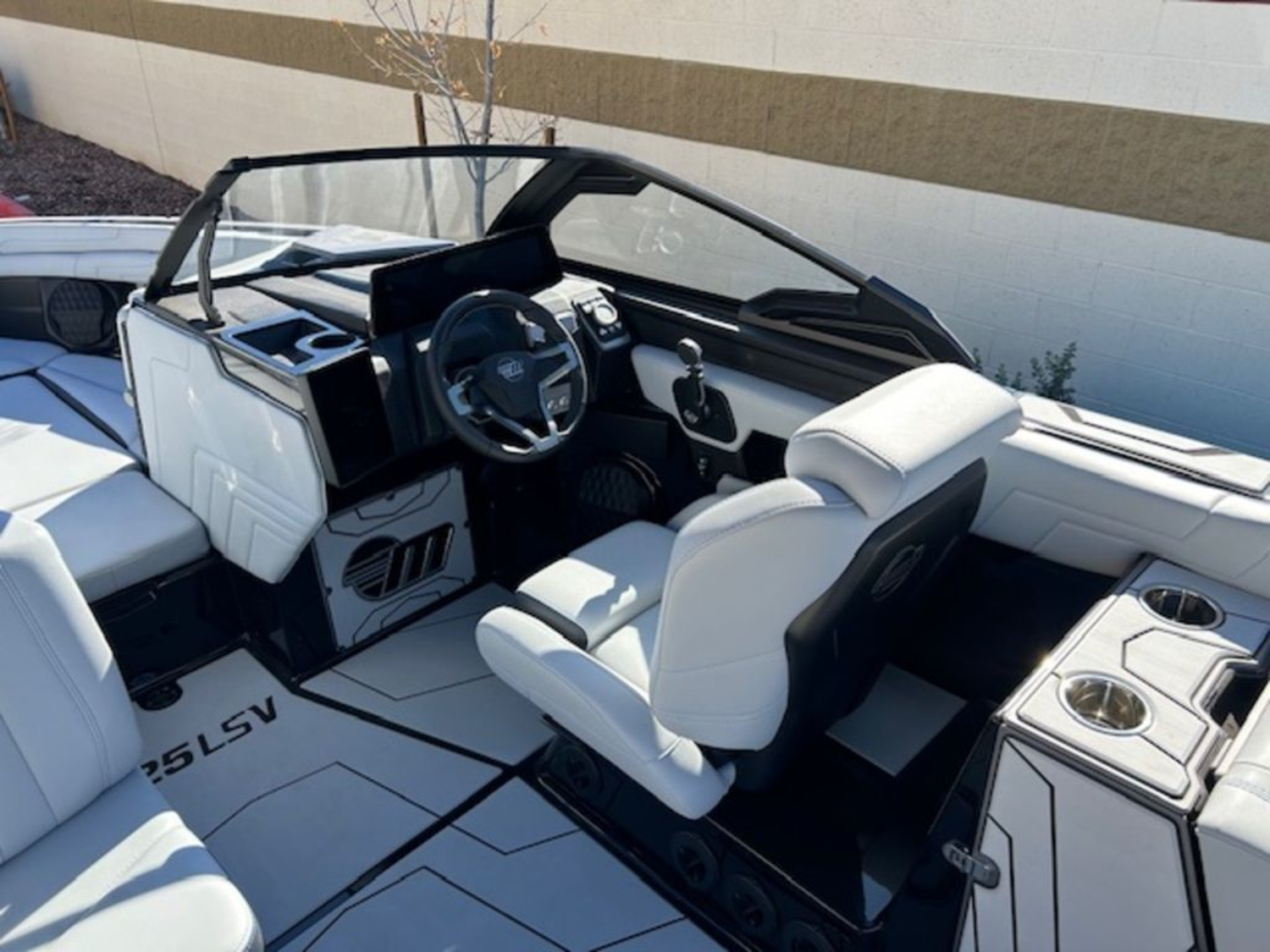 2025 Malibu Boats 25 LSV