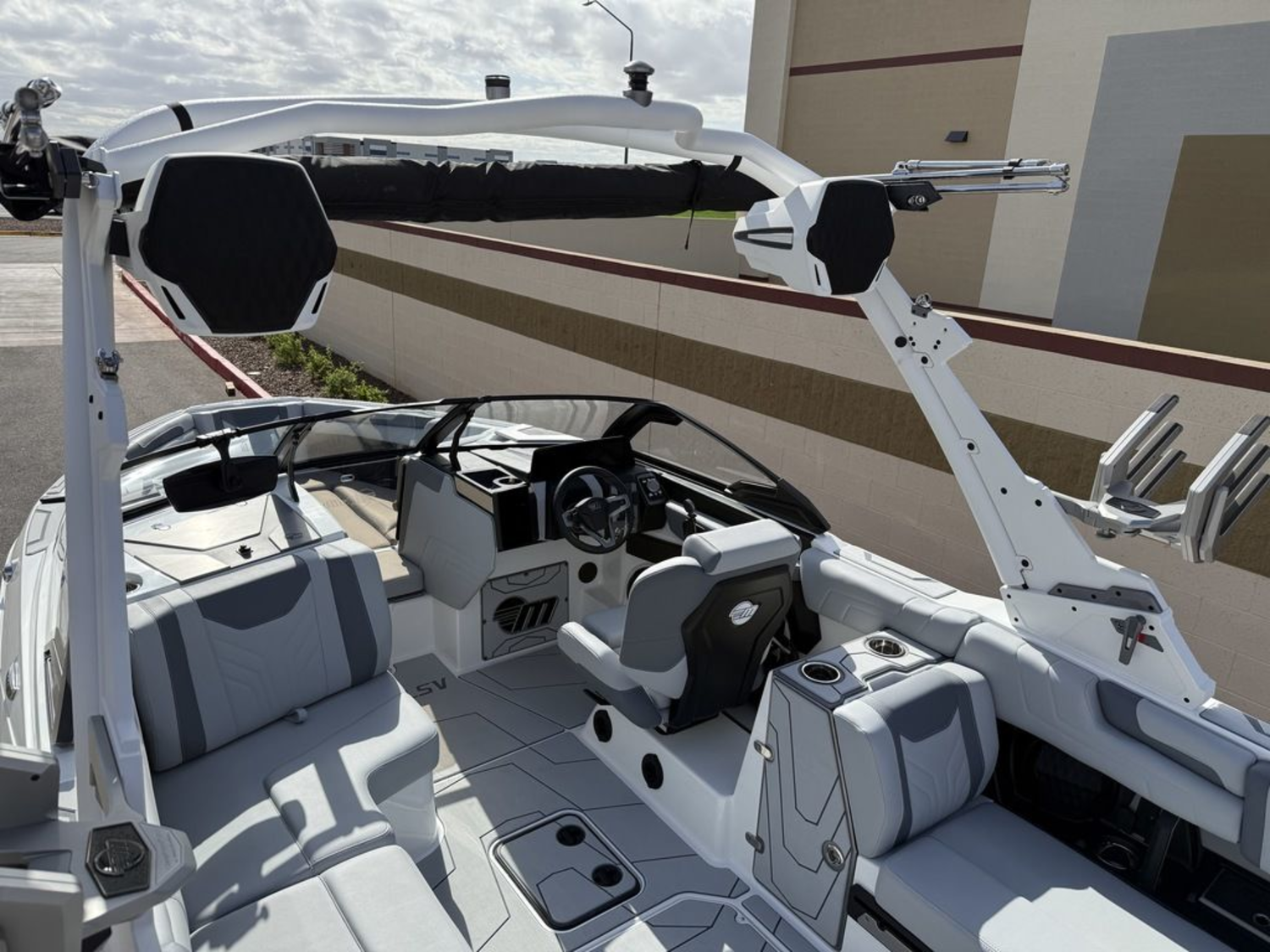 2025 Malibu Boats 25 LSV