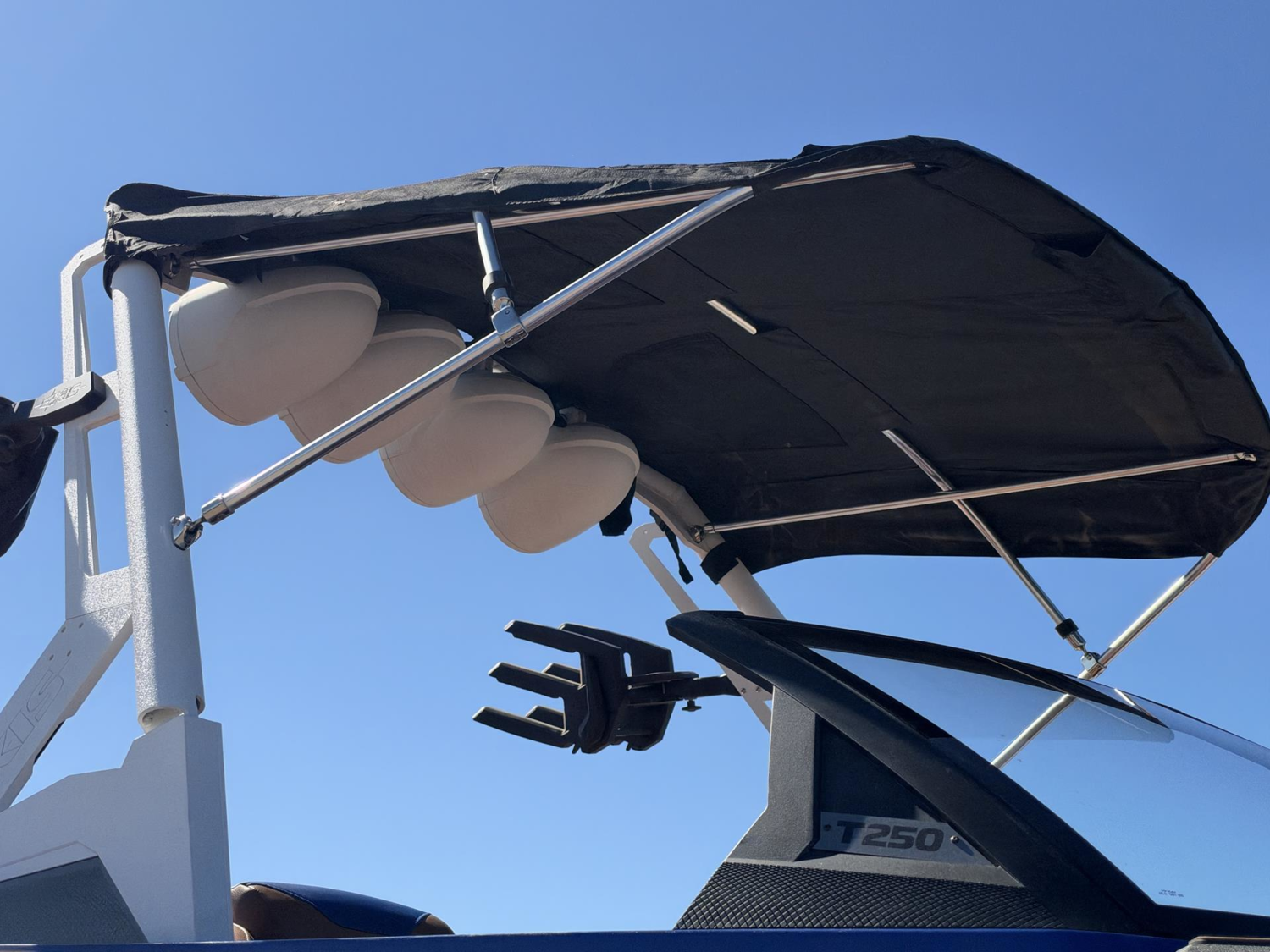 2025 Axis T250