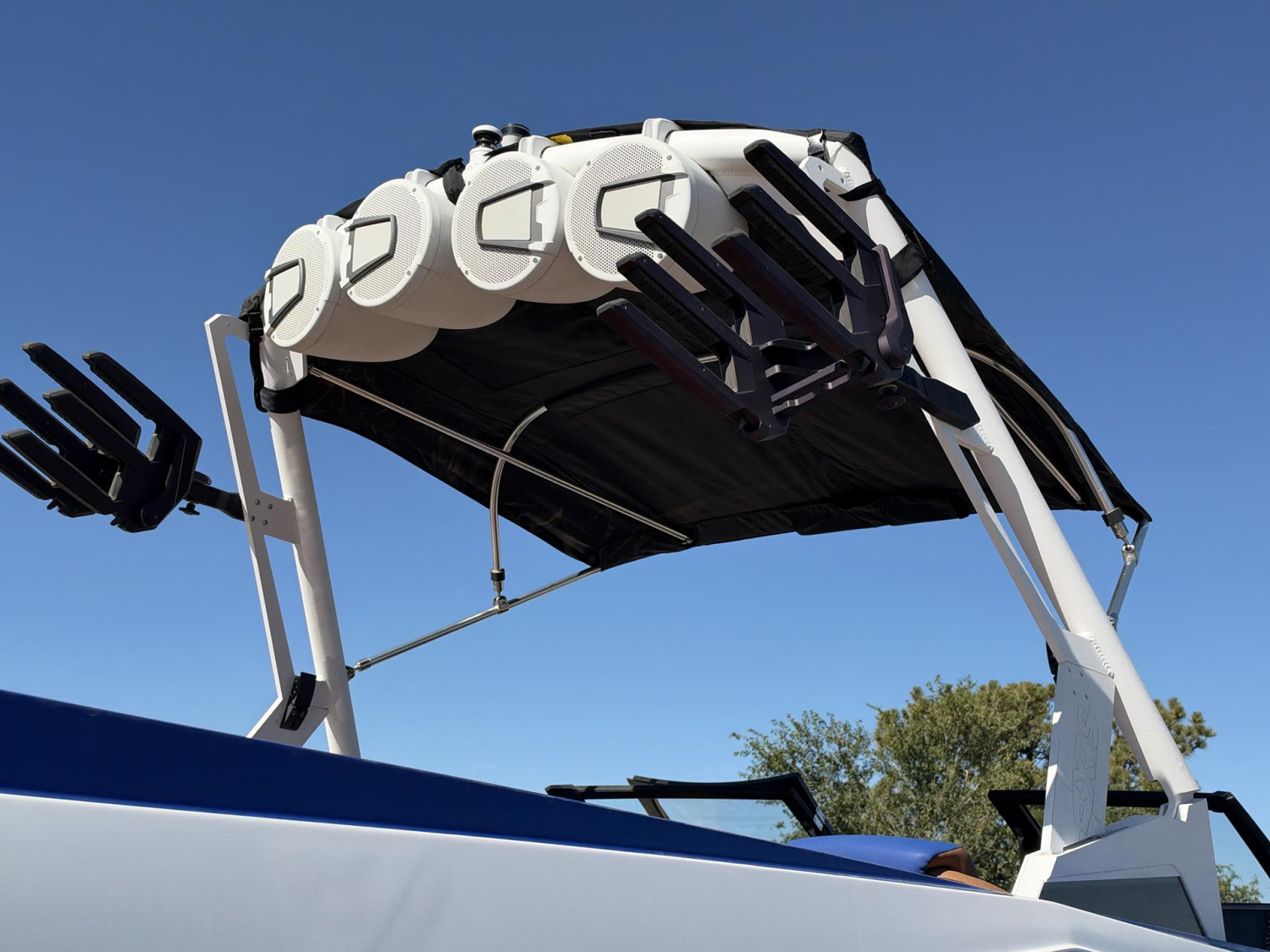 2025 Axis T250