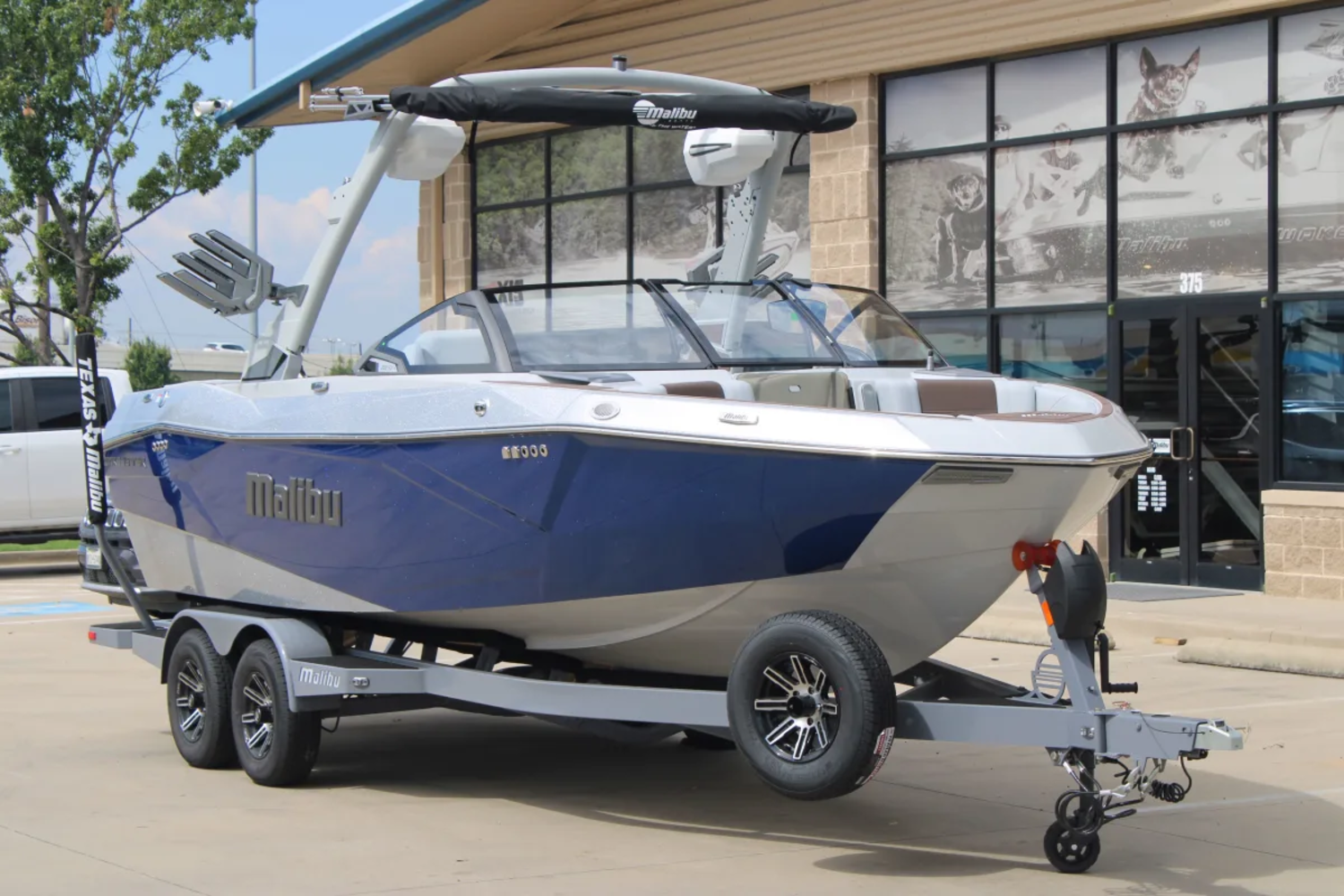 2026 Malibu 23 LSV