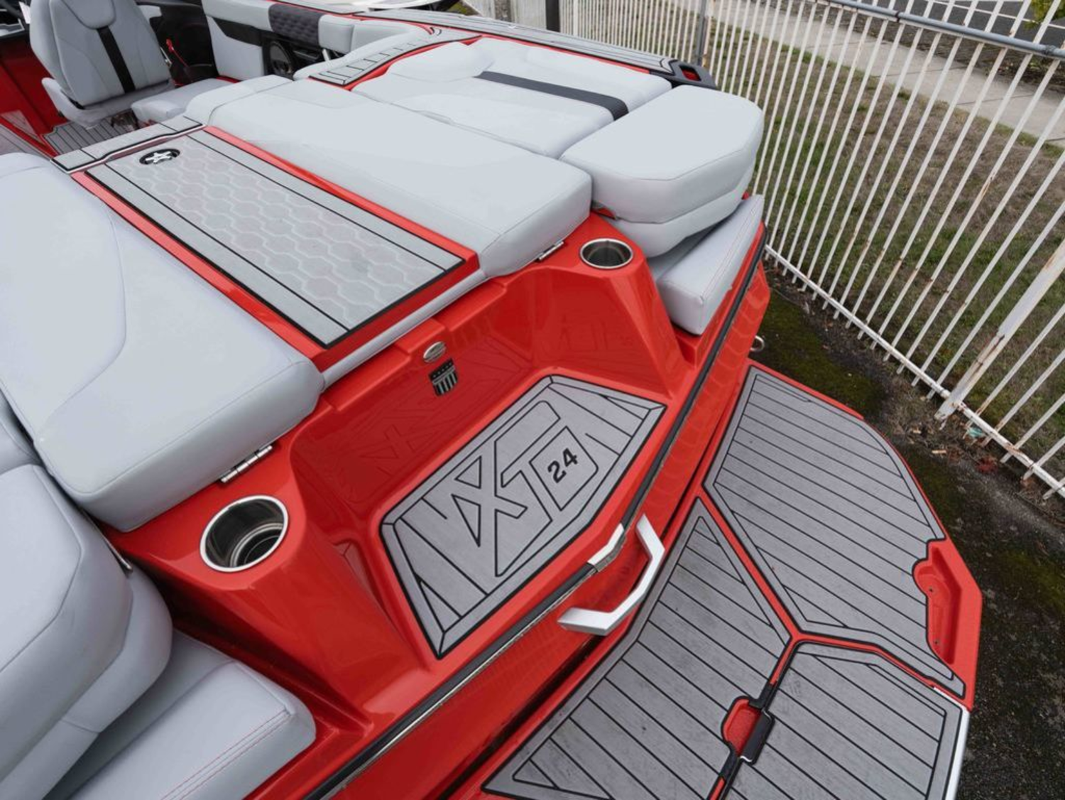 2024 Mastercraft XT24