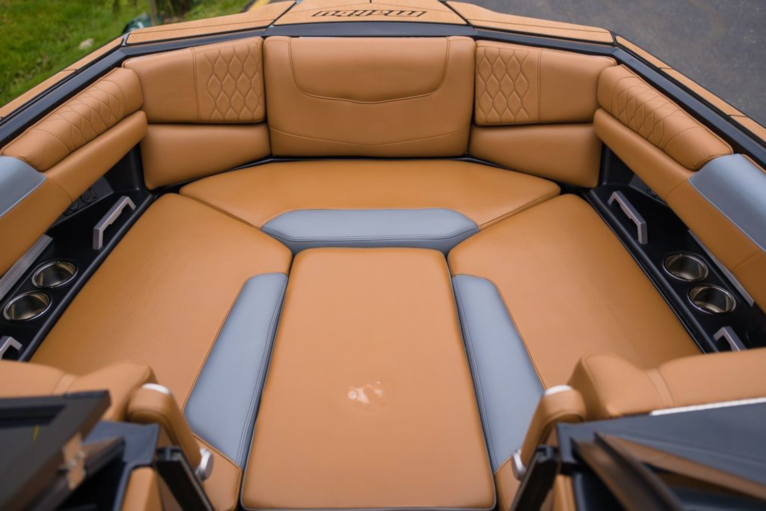 2022 Malibu Boats M220