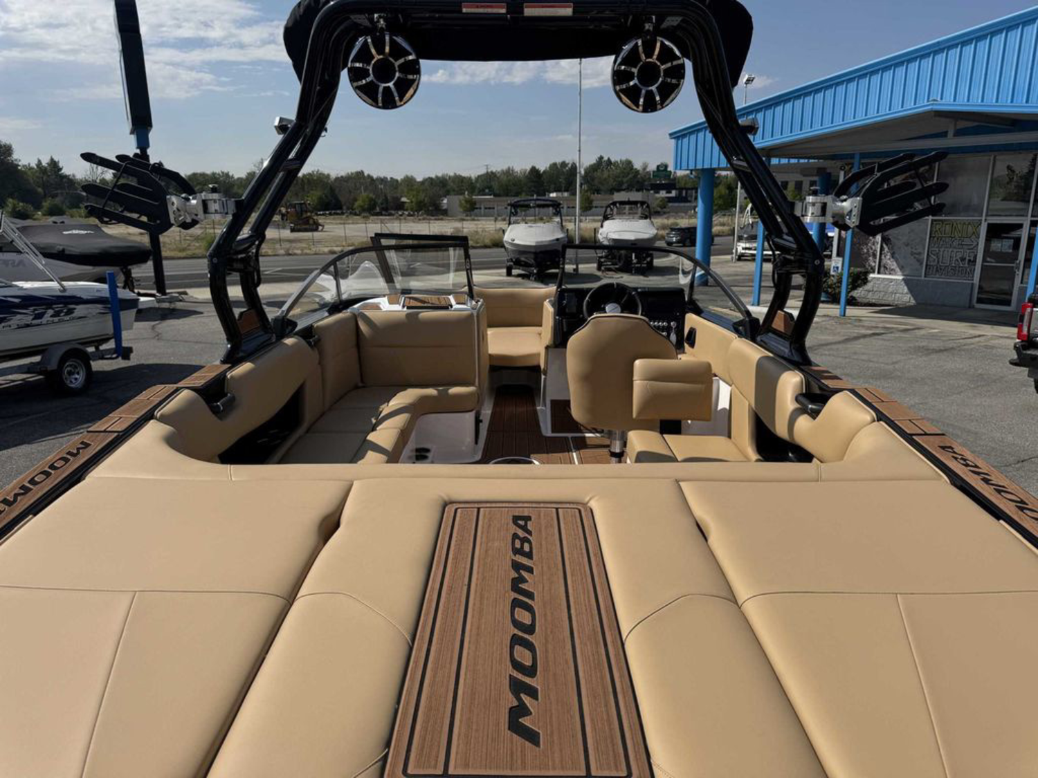 2023 MOOMBA Max