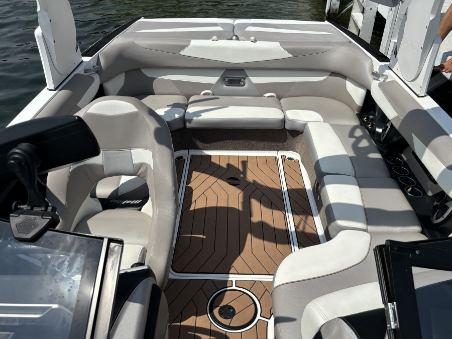 2018 Malibu Boats Wakesetter VLX for sale in Fontana, Wisconsin