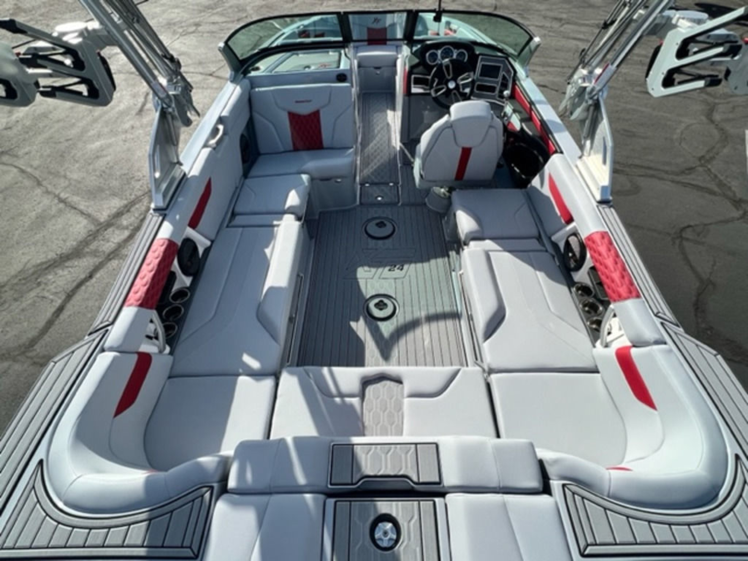 2024 Mastercraft XT24