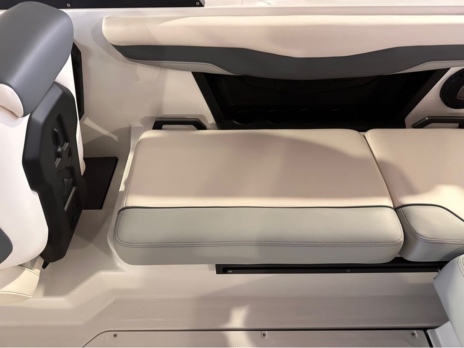 2024 Axis Wake Research AXIS T220r