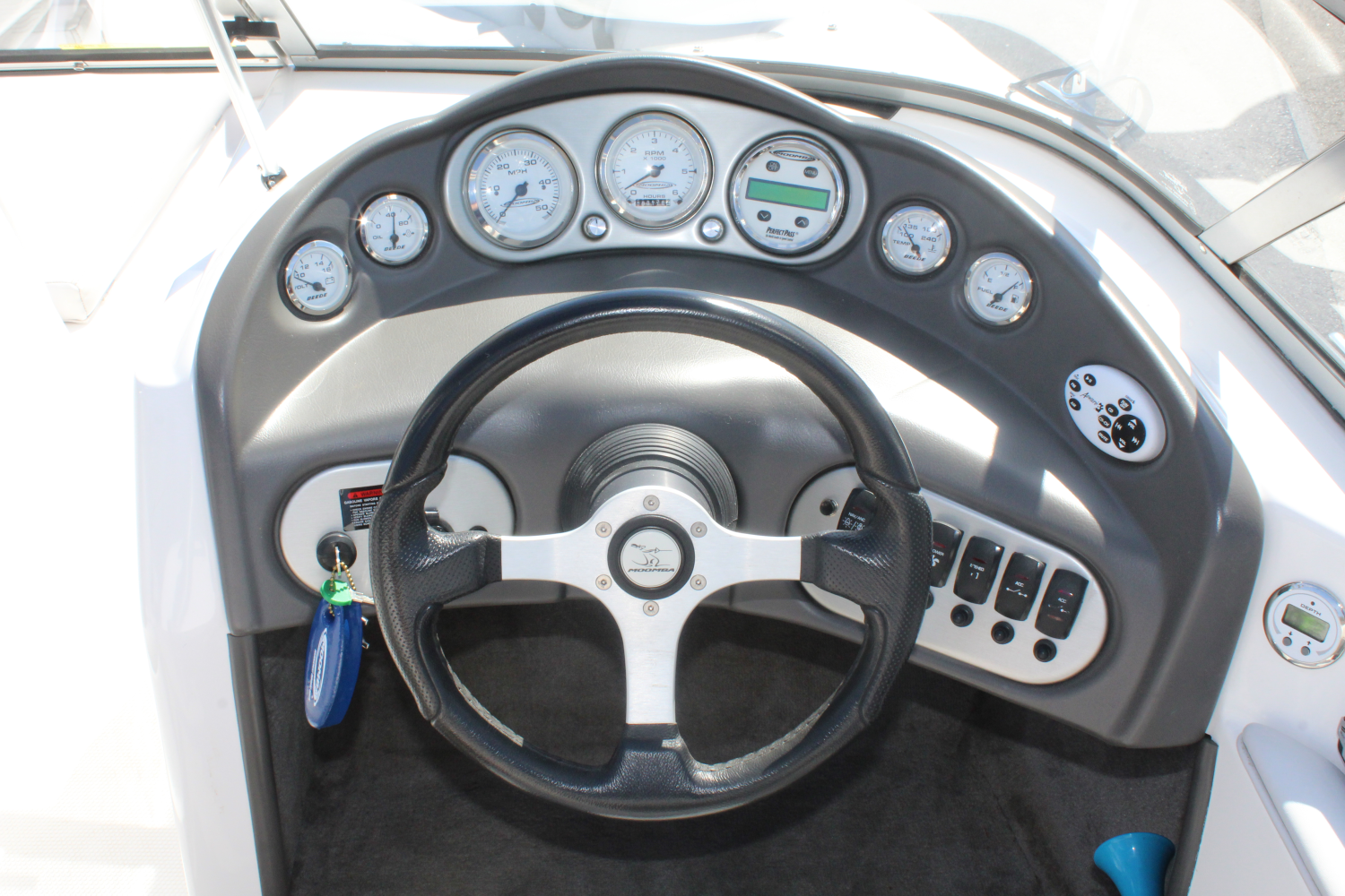 2004 Moomba Outback 21