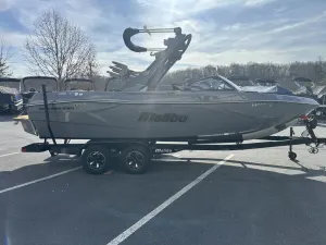 2026 Malibu Boats 23 LSV Icon