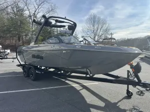 2026 Malibu Boats 23 LSV Icon