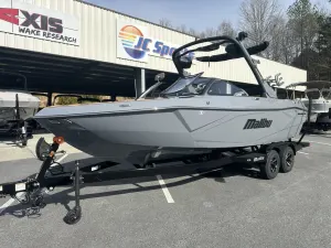 2026 Malibu Boats 23 LSV Icon