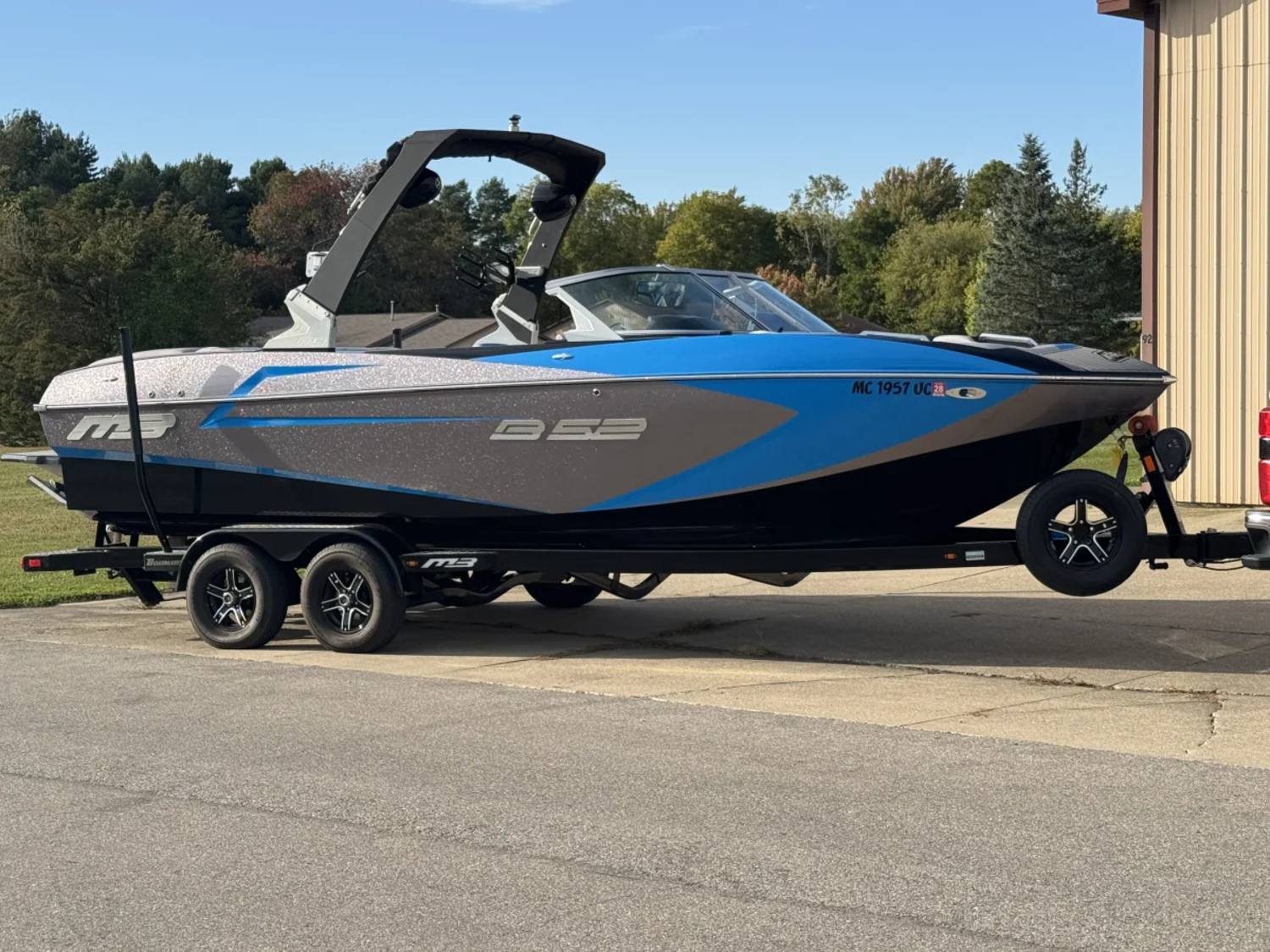 2017 MB Sports Boats B52 23
