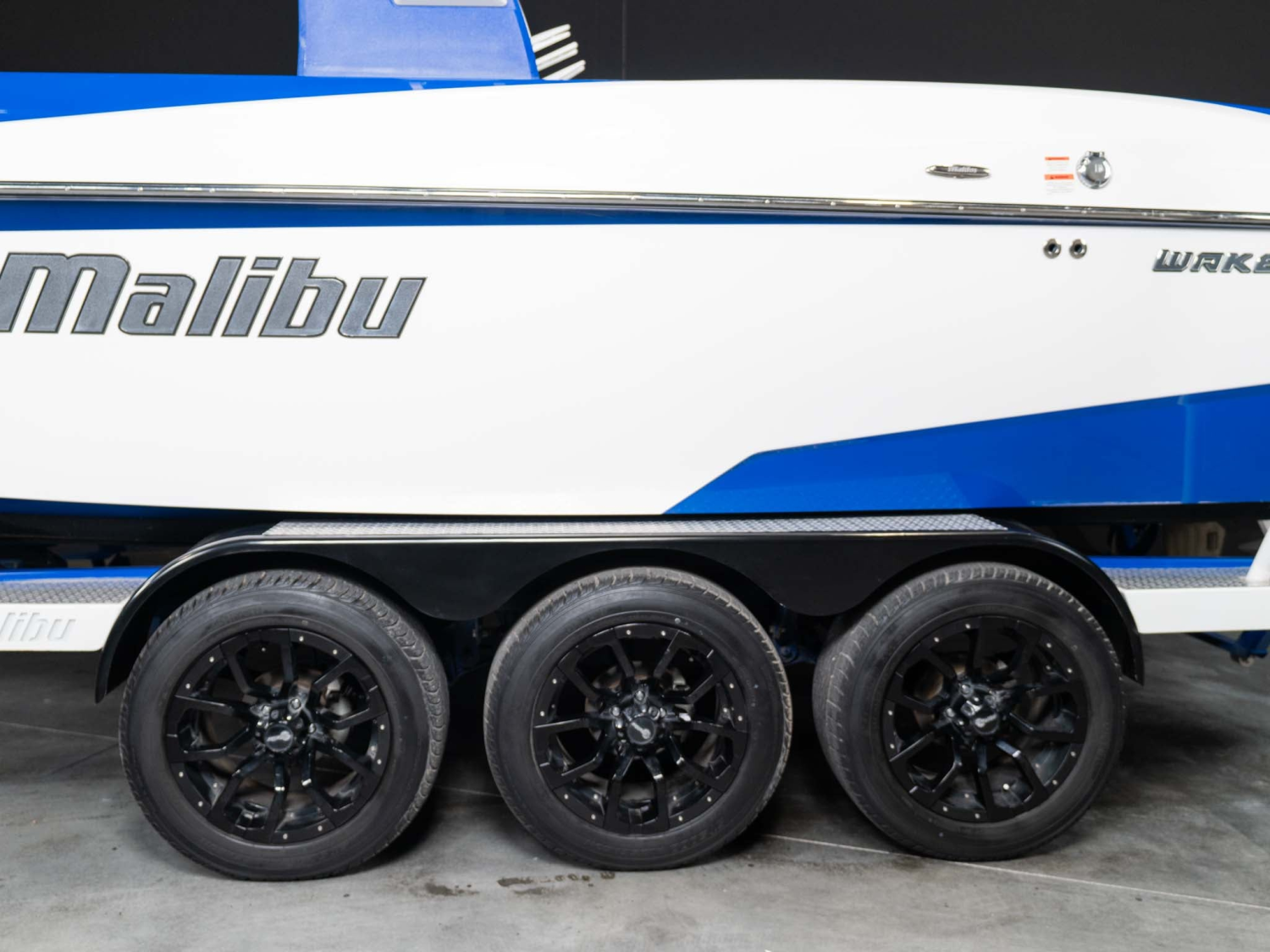 2017 Malibu Boats 25LSV