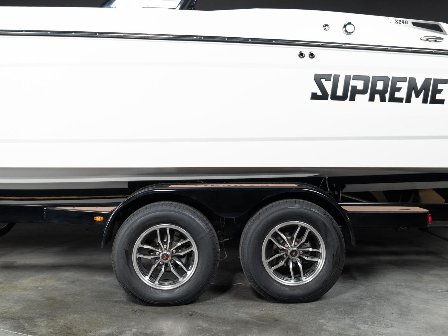 2025 Supreme Boats S240