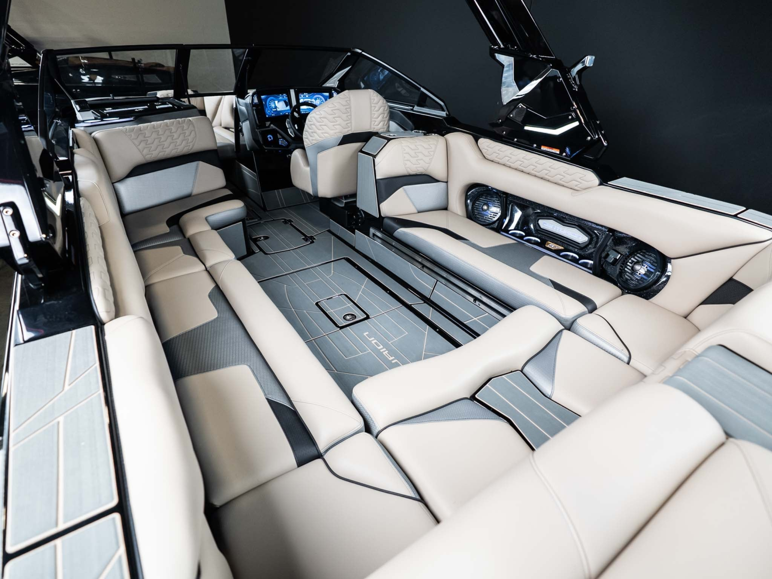 2026 Centurion Boats Ri245