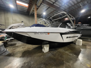 2016 Malibu Boats Wakesetter VLX for sale in Issaquah, Washington