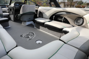 2011 Malibu Boats Wakesetter for sale in Highland, Michigan