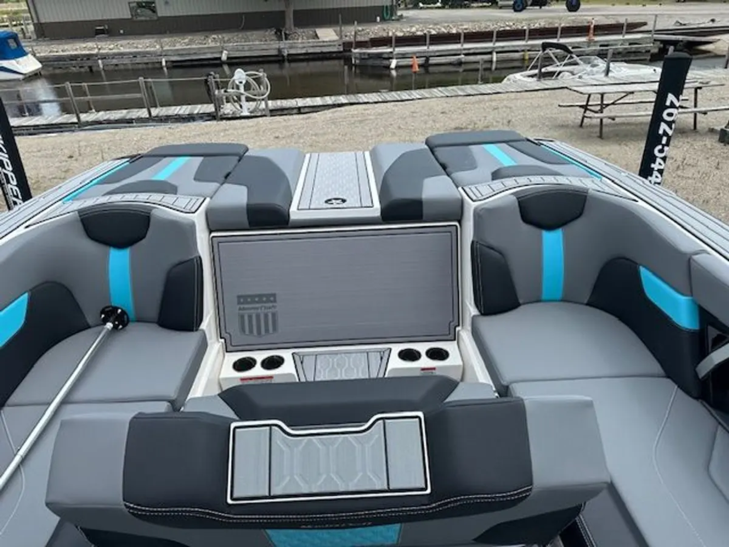 2024 Mastercraft XT23 - 209103