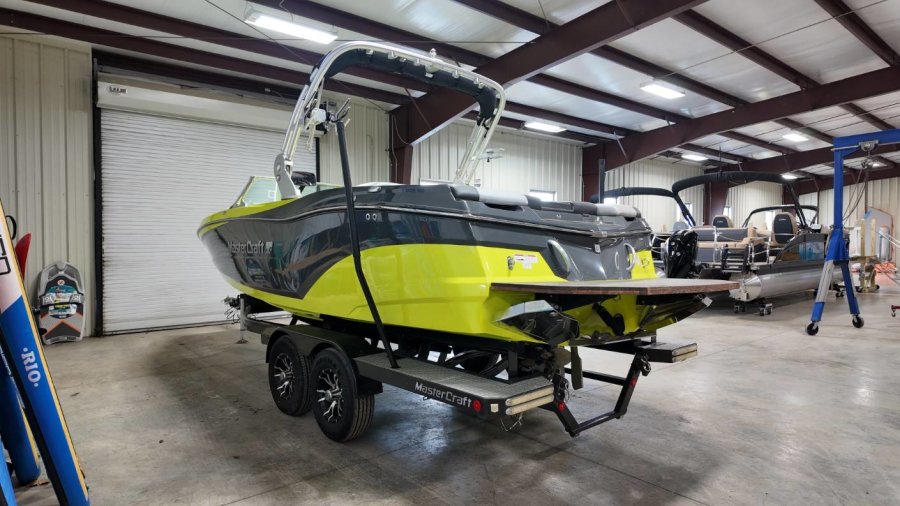 2018-mastercraft-xt22-122150-image10